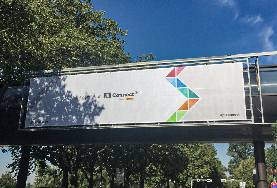Banner über der straße von der Connect 2016
