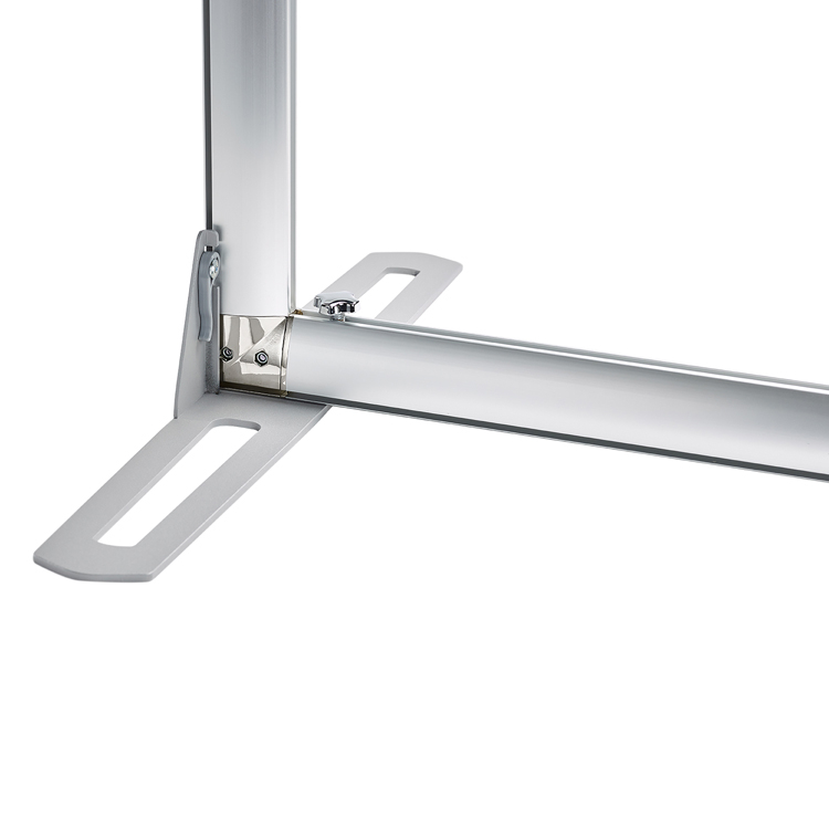 Eine Ecke des Expolinc Frame Systems inkl. eingespanntem Fuß