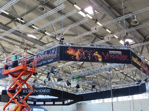 Messebanner Aufhaenger Deckenbaner